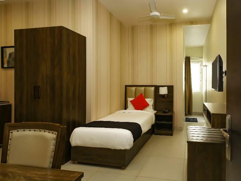 Hotel Capital O 28086 Sindhura Grand Hyderabad Exterior foto