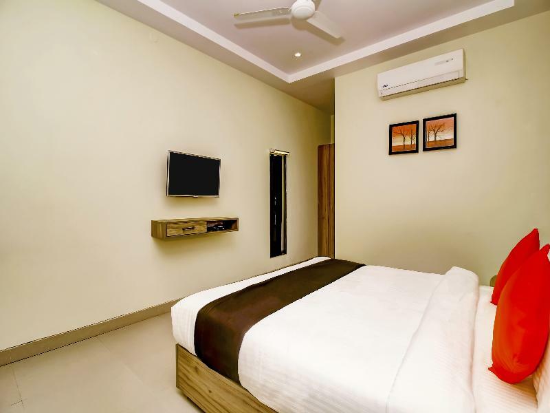 Hotel Capital O 28086 Sindhura Grand Hyderabad Exterior foto