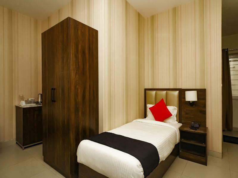 Hotel Capital O 28086 Sindhura Grand Hyderabad Exterior foto
