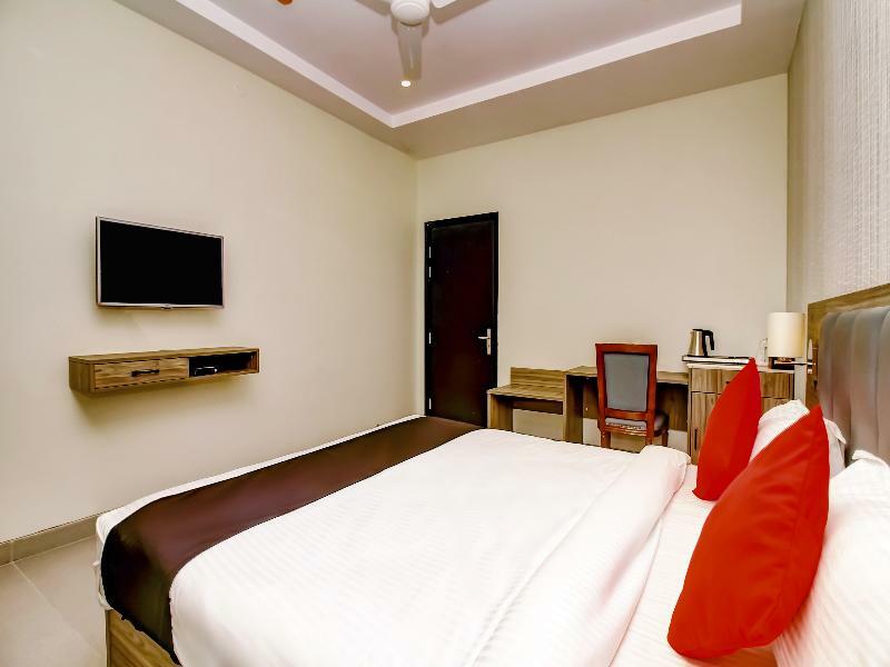 Hotel Capital O 28086 Sindhura Grand Hyderabad Exterior foto